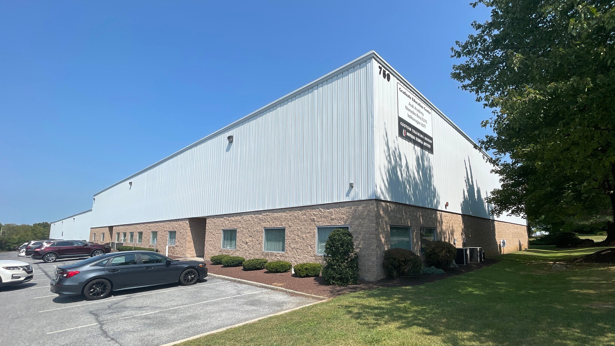 759 Roble Rd, Allentown Airport Branch, PA for lease Building Photo- Image 1 of 10