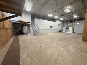 39W963 Midan Dr, Elburn, IL for lease Interior Photo- Image 2 of 16