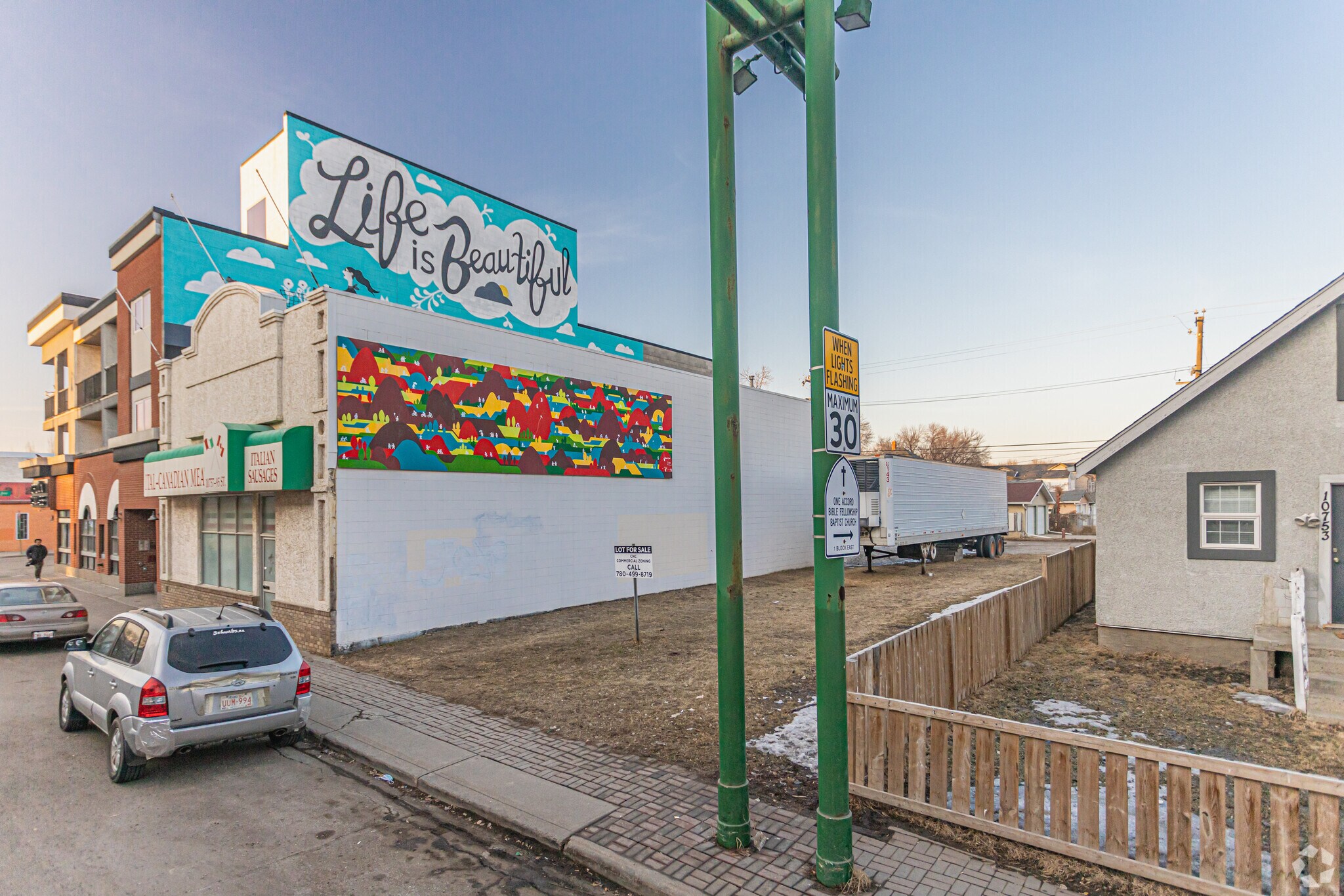 10755 95 St NW, Edmonton, AB à vendre Photo principale- Image 1 de 1