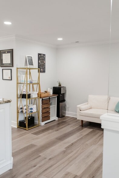 4 Terry Dr, Newtown, PA for sale - Building Photo - Image 2 of 19