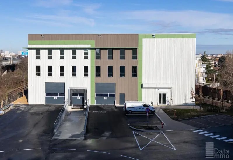 Industrial in Bondy for lease Building Photo- Image 1 of 10