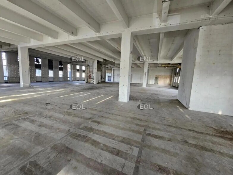 Flex in Rungis for lease - Interior Photo - Image 3 of 6