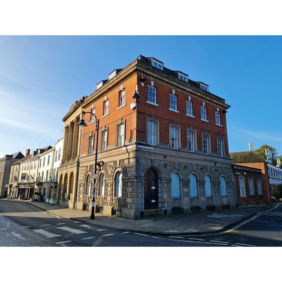 1 Market Pl, Devizes à louer Photo du bâtiment- Image 1 de 2