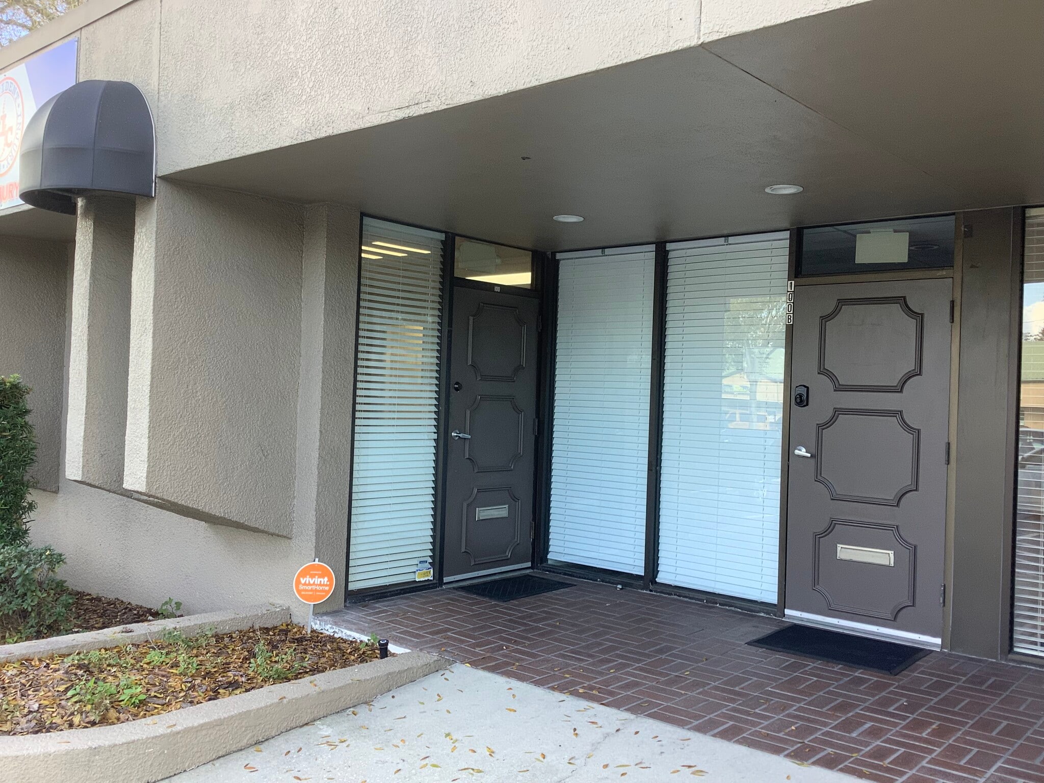 1046 W Busch Blvd, Tampa, FL for lease Building Photo- Image 1 of 10