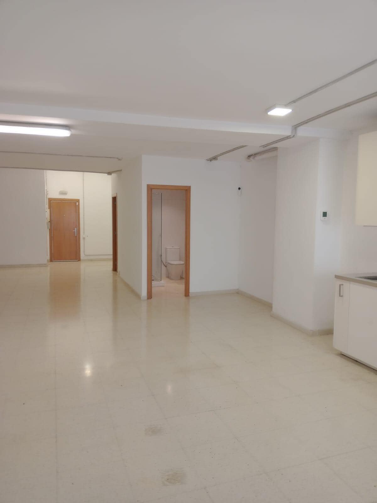 Office/Retail in Badalona, Barcelona for lease Interior Photo- Image 1 of 6