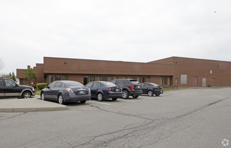 46 Hedgedale Rd, Brampton, ON for sale - Primary Photo - Image 1 of 1