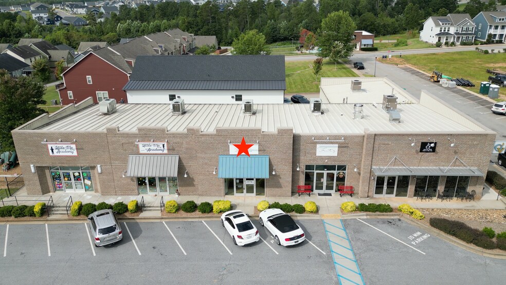 100-106 Wicker Park Ave, Greer, SC à louer - Photo du bâtiment - Image 3 de 9