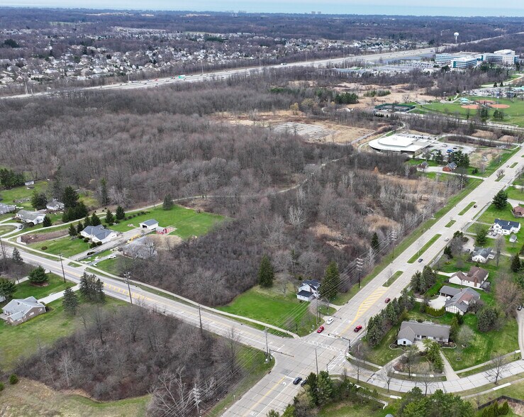 554 Som Center Rd, Mayfield Village, OH à vendre - Photo du bâtiment - Image 3 de 12