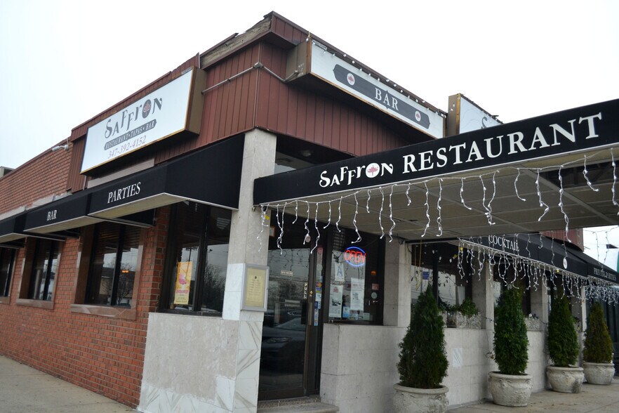 161-50 Cross Bay Blvd, Howard Beach, NY à louer - Photo du bâtiment - Image 2 de 9