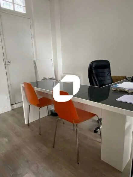 Office in Nanterre for sale - Interior Photo - Image 2 of 9