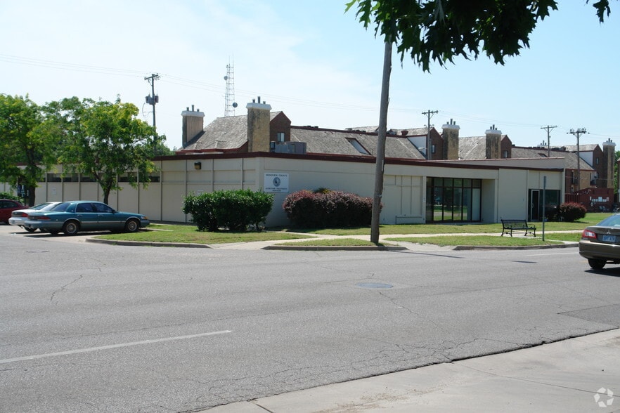 940 N Waco Ave, Wichita, KS for sale - Building Photo - Image 2 of 8