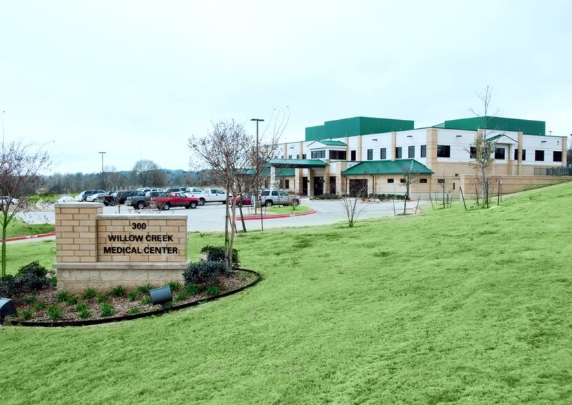 300 Willow Creek Pky, Palestine, TX à louer - Photo principale - Image 1 de 8