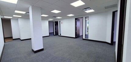 2000 Glades Rd, Boca Raton, FL for lease Building Photo- Image 2 of 6