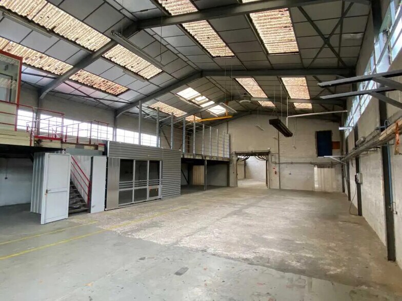 Local d'activités dans Rillieux-la-Pape à vendre - Photo du bâtiment - Image 3 de 13