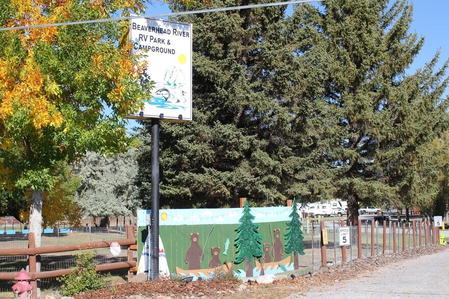 735 W Park St, Dillon, MT à vendre - Photo du bâtiment - Image 2 de 23