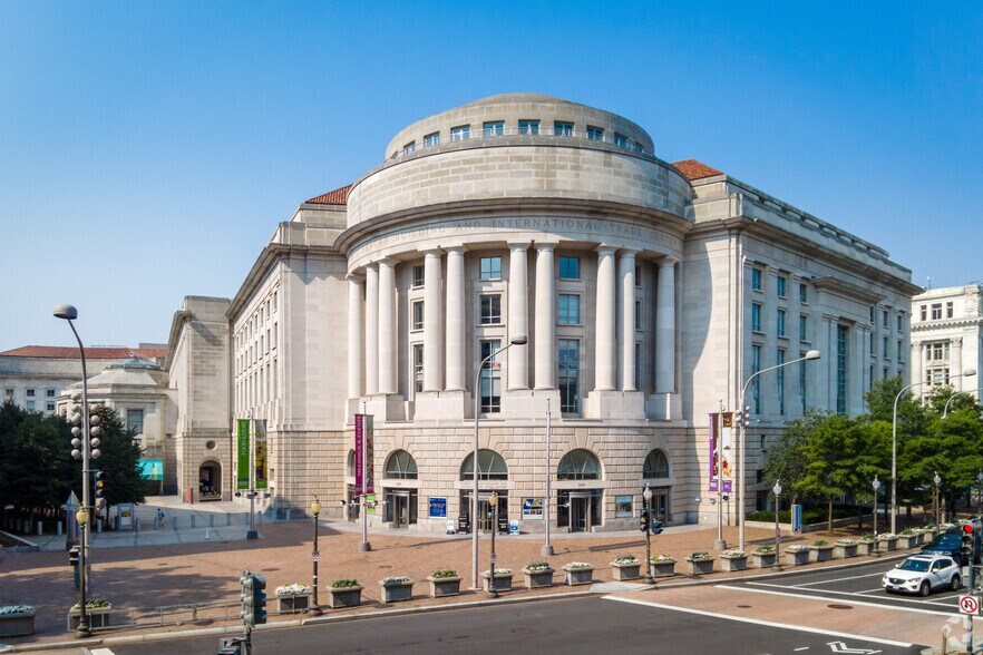 1300 Pennsylvania Ave NW, Washington, DC à louer - Photo du bâtiment - Image 2 de 17