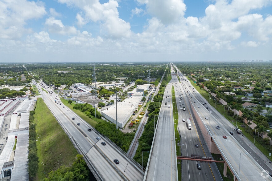 12110-12158 SW 114th Pl, Miami, FL for lease - Building Photo - Image 3 of 9