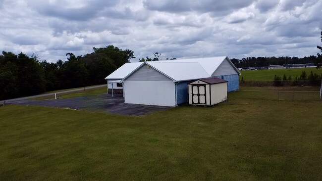 Plus de détails pour 127 Eastside Industrial park, Alma, GA - Spécialité à vendre