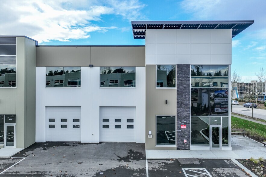 17816 65A Av, Surrey, BC à vendre - Photo du bâtiment - Image 2 de 4