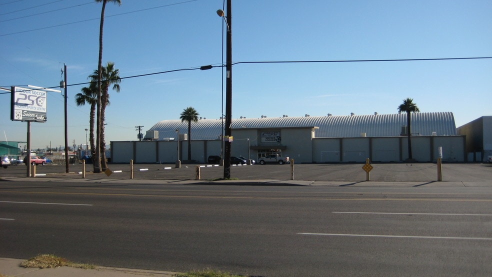 3839 W Indian School Rd, Phoenix, AZ for lease - Primary Photo - Image 1 of 8