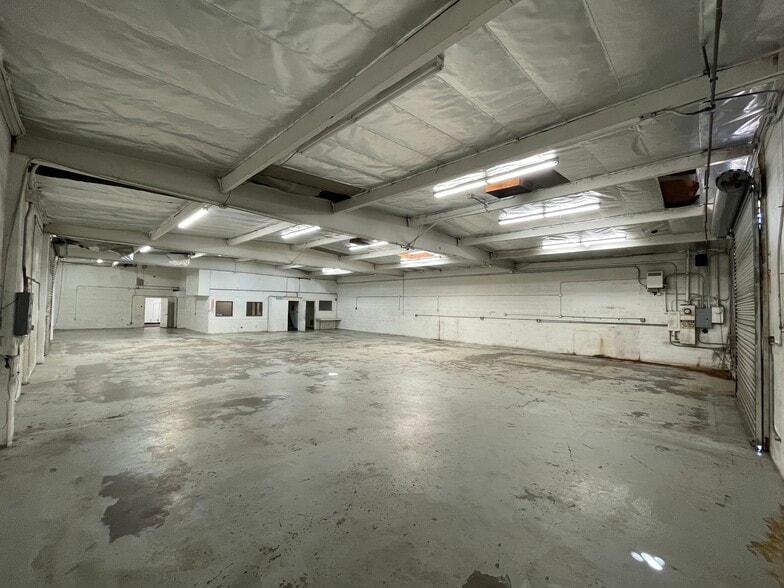 931-945 W Hoover Ave, Orange, CA for lease - Building Photo - Image 3 of 27