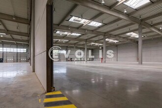 555 Rue De La Dombes, Miribel for lease Interior Photo- Image 2 of 14