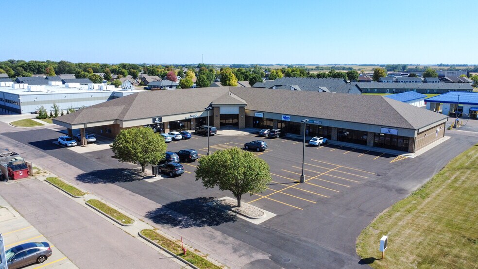 220 S Cliff Ave, Harrisburg, SD à louer - Photo du bâtiment - Image 2 de 5