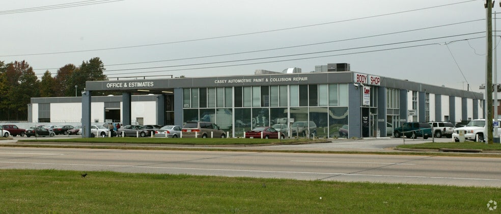 975 J Clyde Morris Blvd, Newport News, VA à louer - Photo du bâtiment - Image 2 de 5