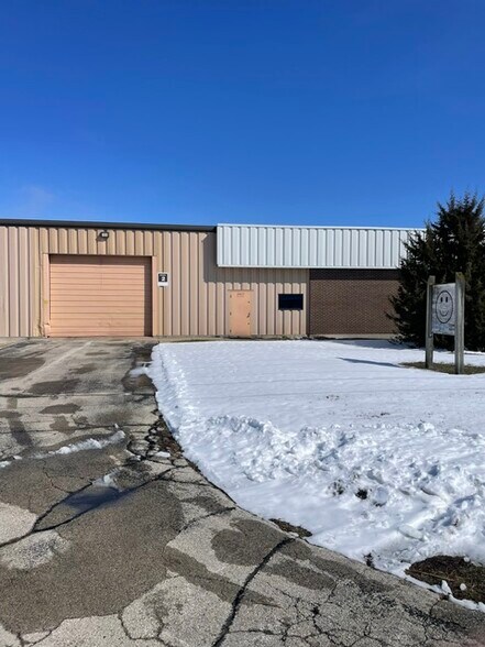 2427 N Court St, Rockford, IL for lease - Building Photo - Image 2 of 2