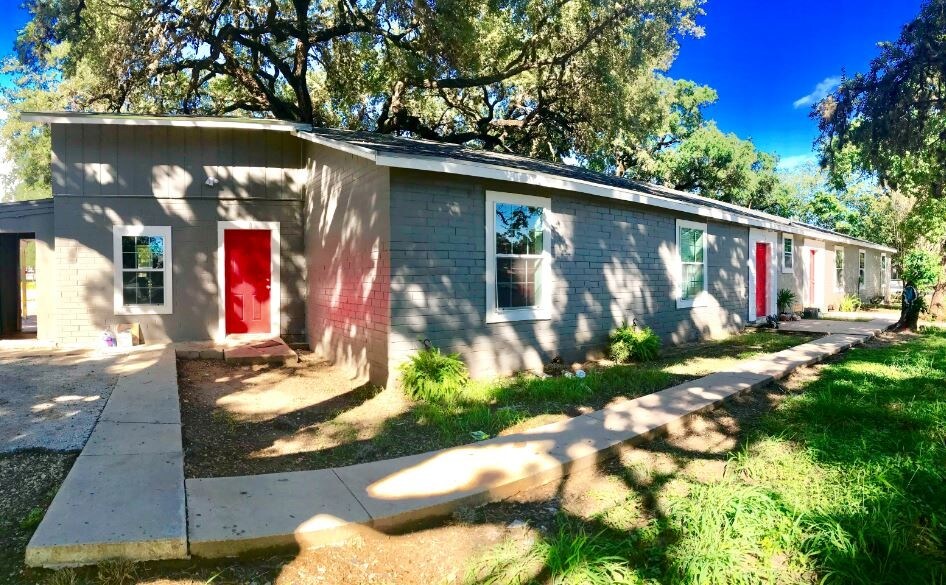 719 San Antonio St, Pleasanton, TX à vendre - Photo du bâtiment - Image 1 de 17