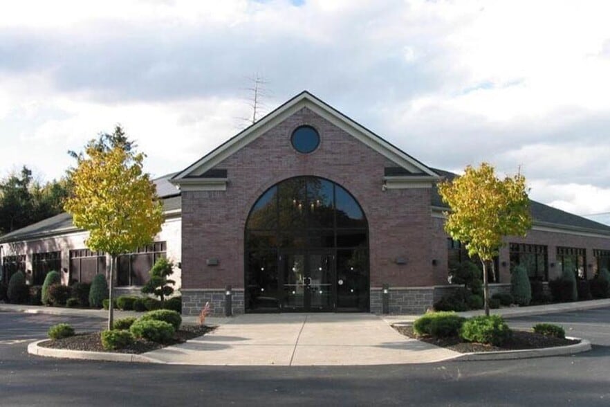 33 Melrose Rd, Buffalo, NY for lease - Primary Photo - Image 1 of 3