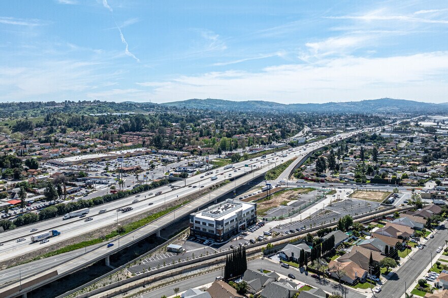 888 S Brea Canyon Rd, Diamond Bar, CA à louer - Photo du bâtiment - Image 2 de 8