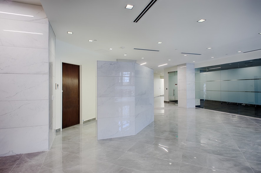 14135 Midway Rd, Addison, TX à louer - Hall d’entrée - Image 3 de 21
