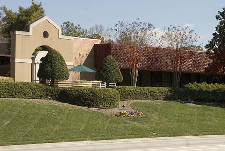 6855 Jimmy Carter Blvd, Norcross, GA à vendre - Photo du bâtiment - Image 2 de 5