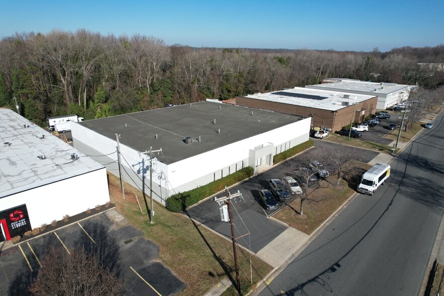 4200 Barringer Dr, Charlotte, NC for lease - Building Photo - Image 1 of 17
