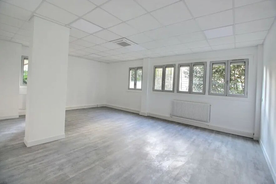 46 Rue Duhesme, Paris for sale - Building Photo - Image 2 of 9