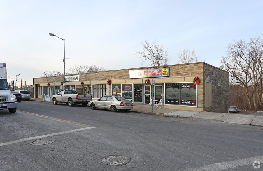 Main Street portfolio of 2 properties for sale on LoopNet.ca - Primary Photo - Image 2 of 2