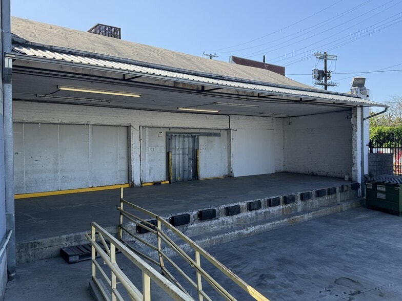 2181 E 14th St, Los Angeles, CA à louer - Photo du bâtiment - Image 1 de 6