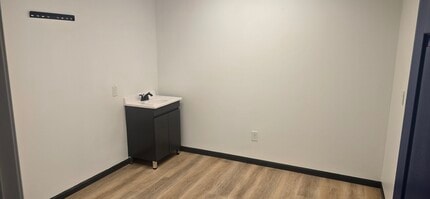1103 S US Highway 169, Smithville, MO for lease Interior Photo- Image 2 of 21