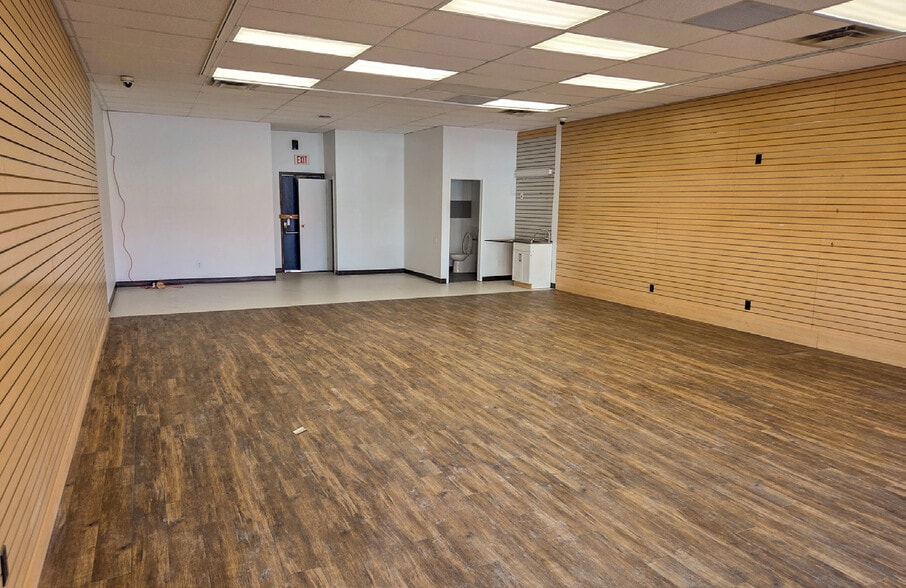 2108-2112 Albert St, Regina, SK à louer - Photo intérieure - Image 2 de 4