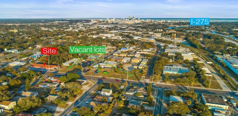 558 28th St S, Saint Petersburg, FL à louer - Photo principale - Image 1 de 3