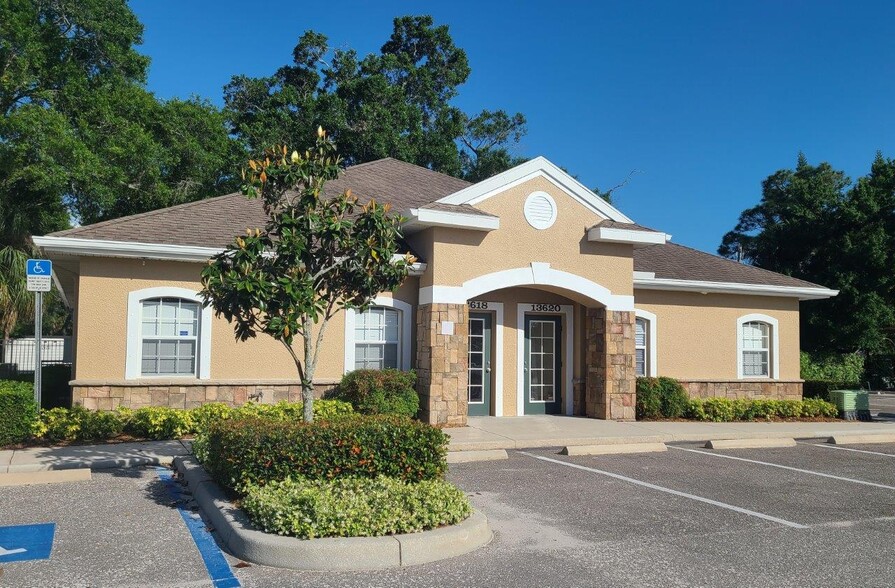 13618-13620 W Hillsborough Ave, Tampa, FL à vendre - Photo du bâtiment - Image 1 de 1