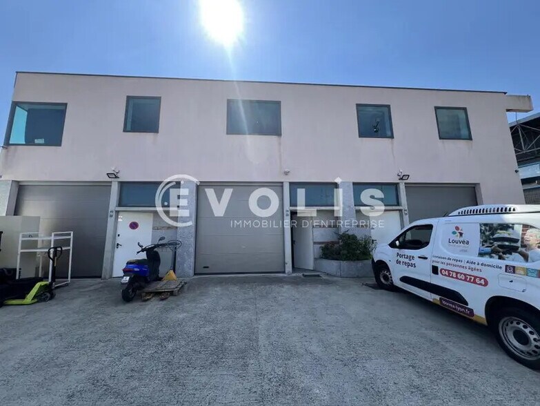 Flex dans Vénissieux à louer - Photo du bâtiment - Image 1 de 10