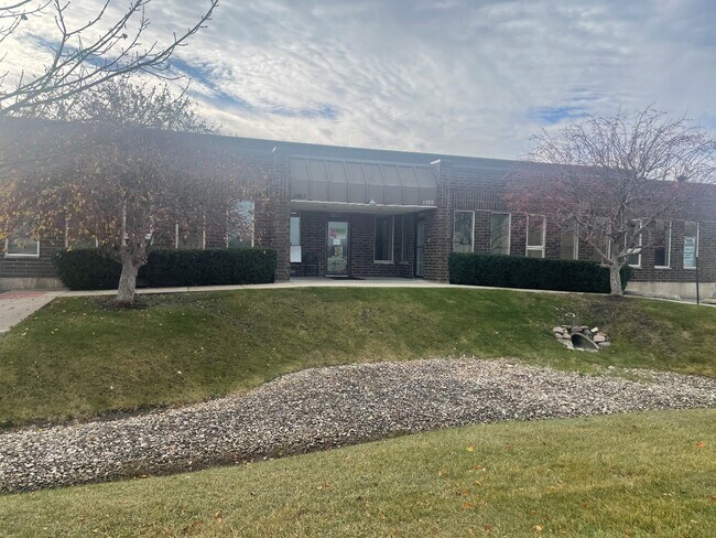 Plus de détails pour 1355 Wilhelm Rd, Mundelein, IL - Industriel à louer