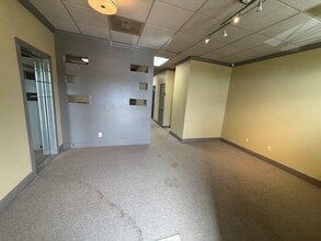 2311 Market Pl, Huntsville, AL for lease Interior Photo- Image 2 of 9