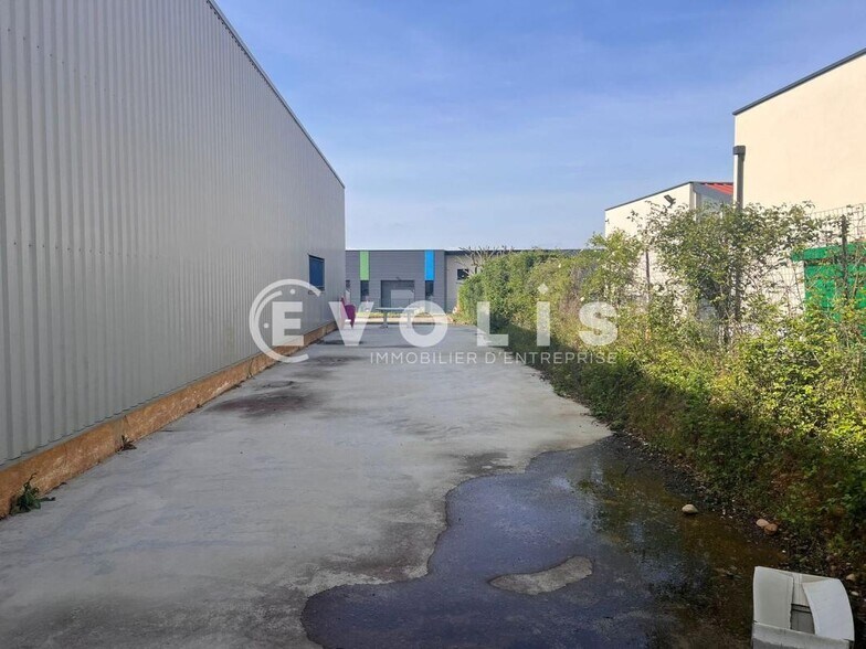 12 Rue De La Pierre Millière, Saint-Quentin-Fallavier for lease - Building Photo - Image 3 of 15