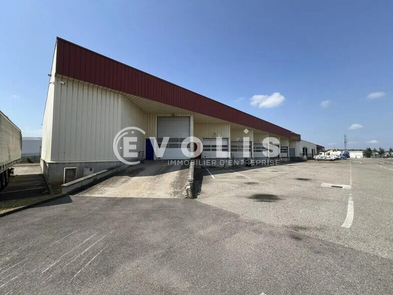Bureau dans Corbas à louer - Photo du bâtiment - Image 2 de 21