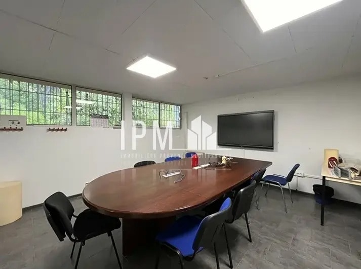 Flex in Les Pennes-Mirabeau for lease Interior Photo- Image 1 of 4