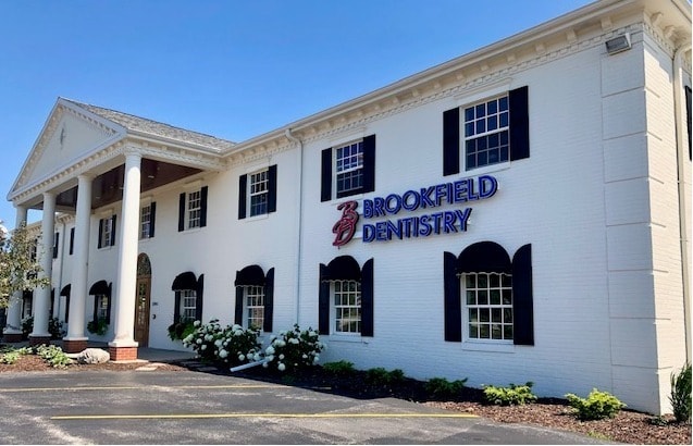 13965 W Burleigh Rd, Brookfield, WI à louer - Photo du bâtiment - Image 2 de 8