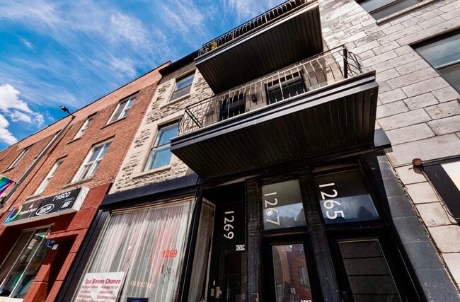 Plus de détails pour 1269 Rue Atateken, Montréal, QC - Commerce de détail à vendre